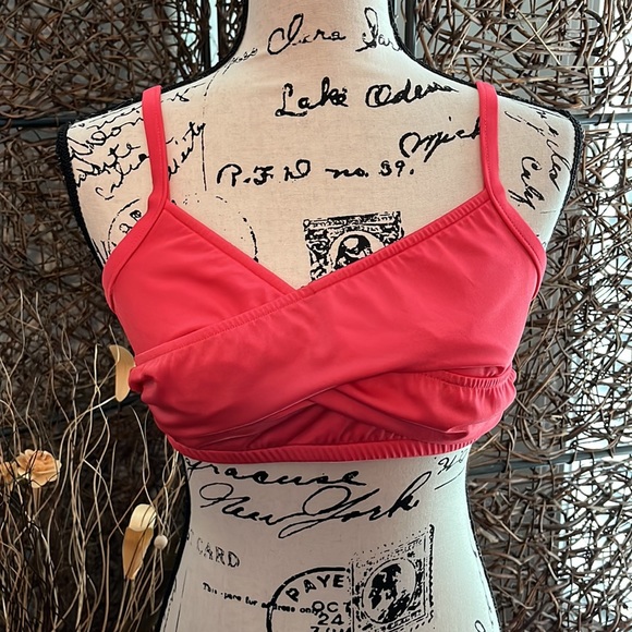 Other - VENUS Swimwear Coral Bathing Suit Top